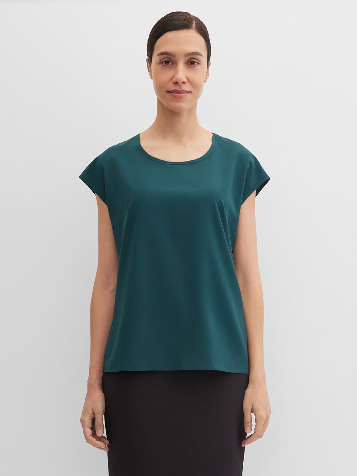 Блуза со спущенным плечом без рукавов