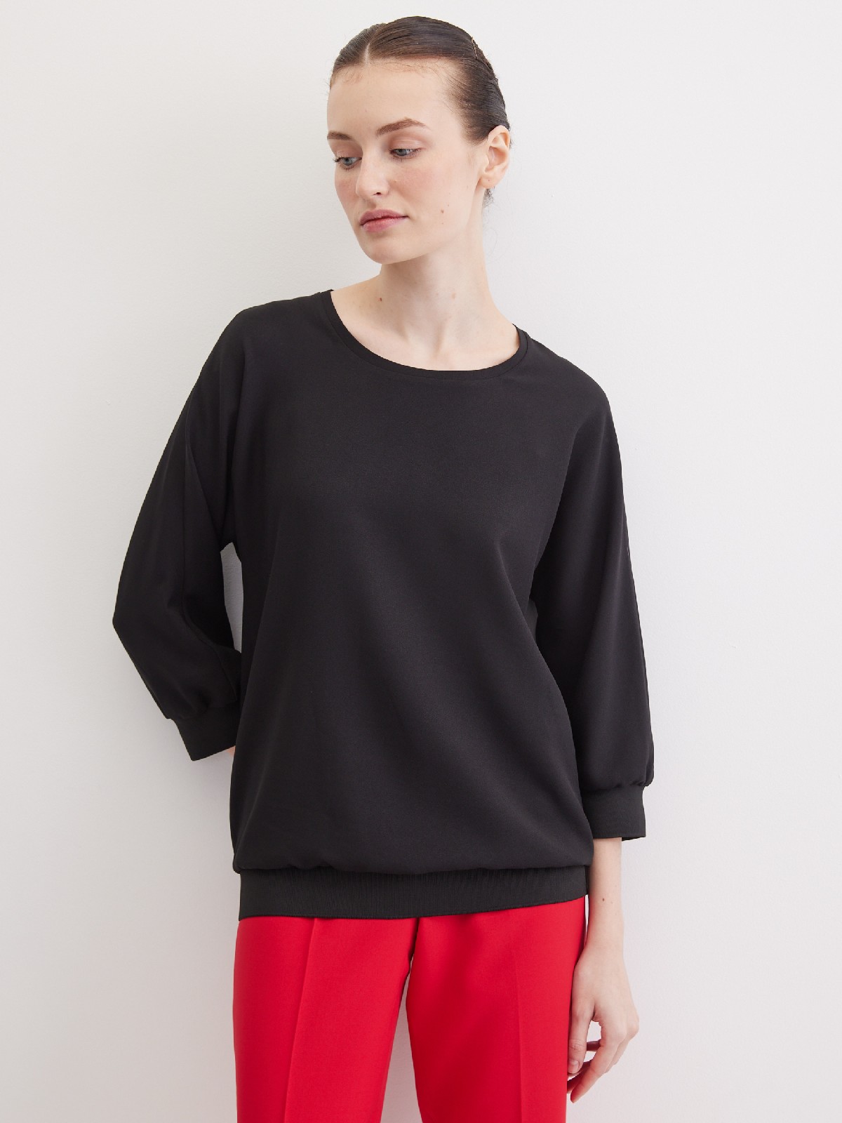 Блузка с цельнокроеными рукавами и широкой резинкой