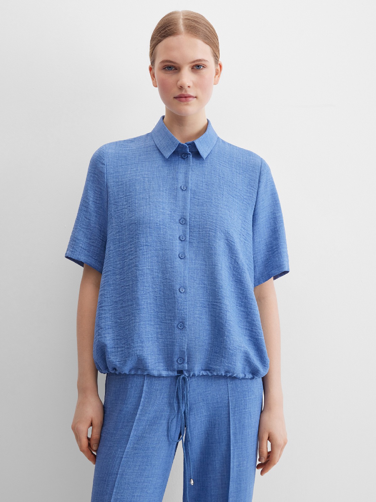 Блузка с короткими рукавами и кулиской по низу