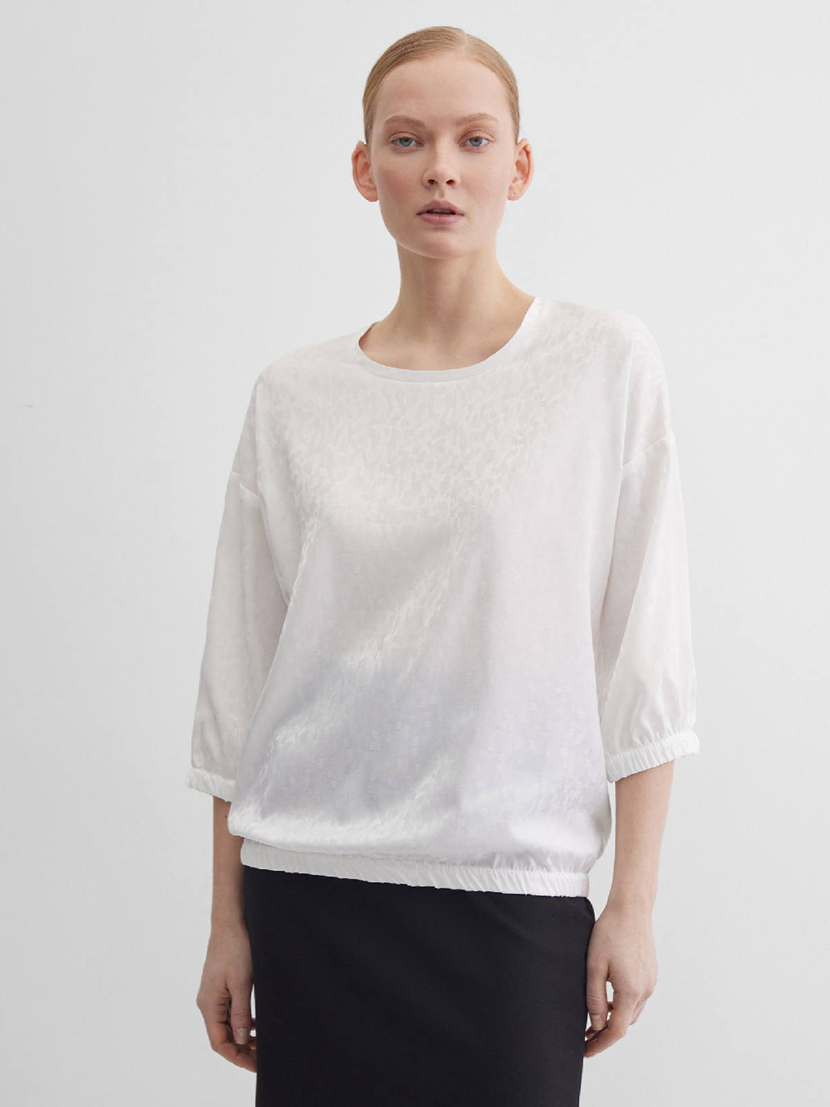 Блузка с элегантным узором свободная на резинке