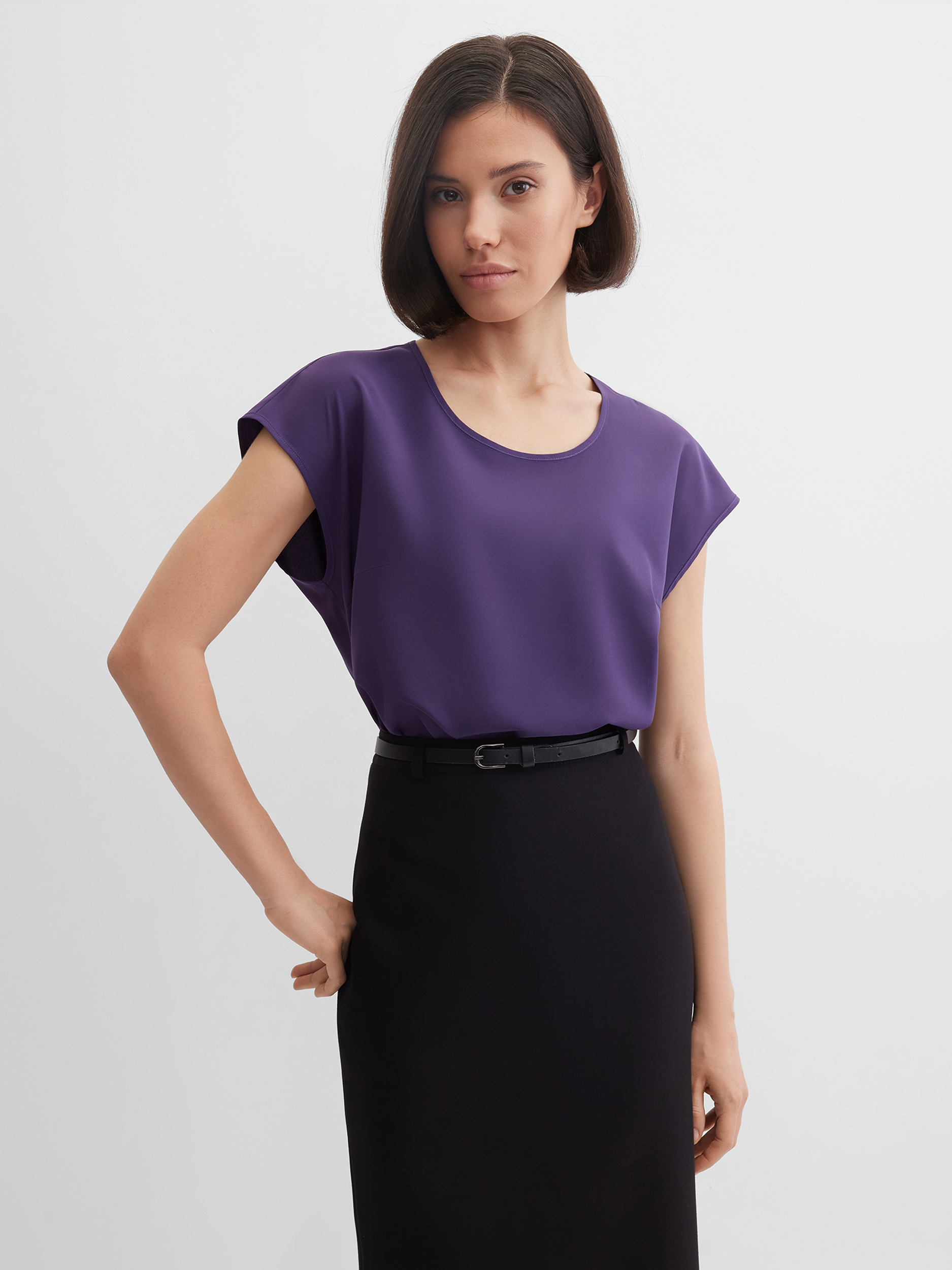 Блуза со спущенным плечом без рукавов