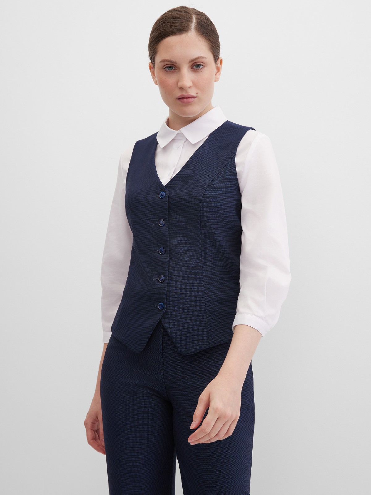 Жилет костюмный с пряжкой без  подкладки