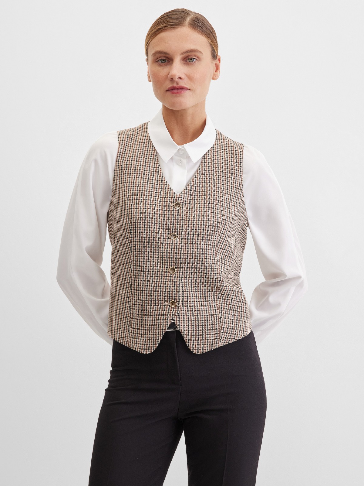 Жилет в клетку комбинированный из двух видов ткани